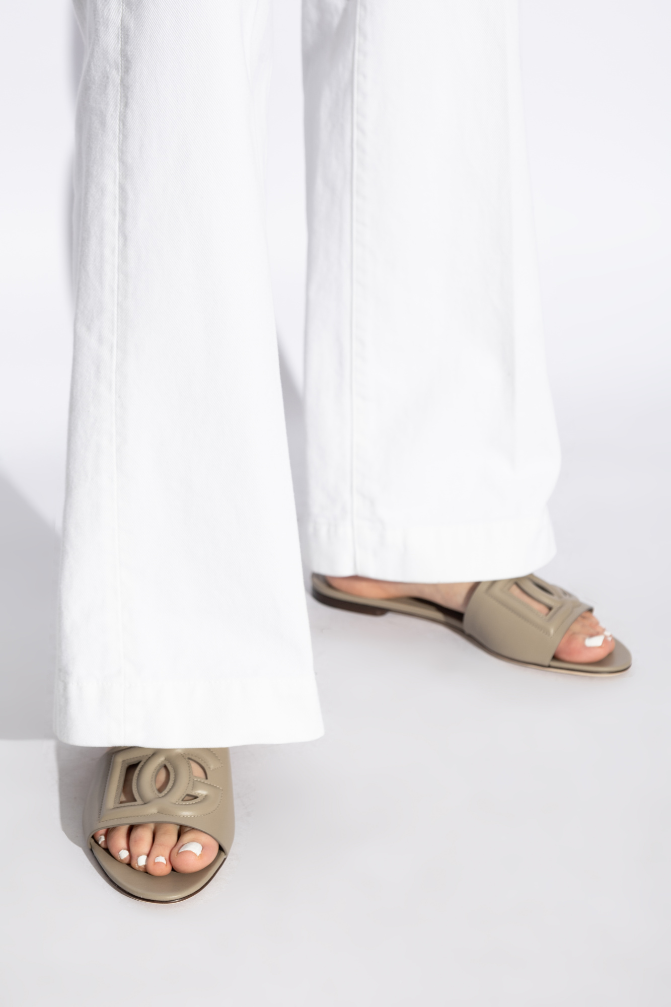Dolce & Gabbana Leather flip-flops with logo | Women's Shoes